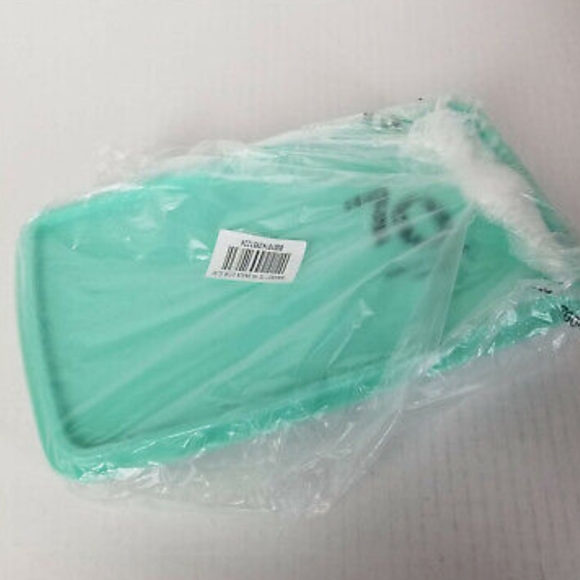 New Tupperware Snack Storage - Picture 6 of 7